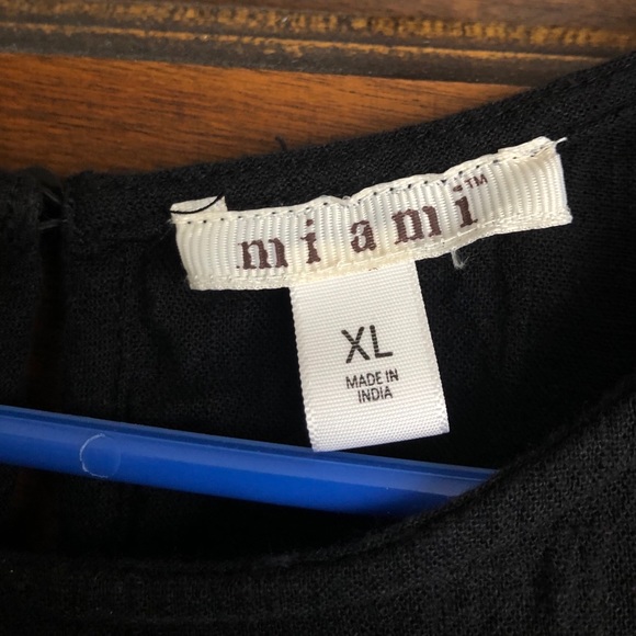 Black crop top - Picture 3 of 3